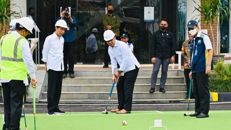 Momen Presiden Nonton Menteri Basuki dan Gubernur Jabar Main Gateball
