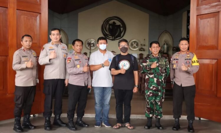 Pastikan Kegiatan Ibadah Natal Berjalan Dengan Baik, Kapolres Tangsel Dampingi Karolog Polda Metro Jaya Pantau Kesiapan Pengamanan Gereja Katolik St. Santo Laurensius