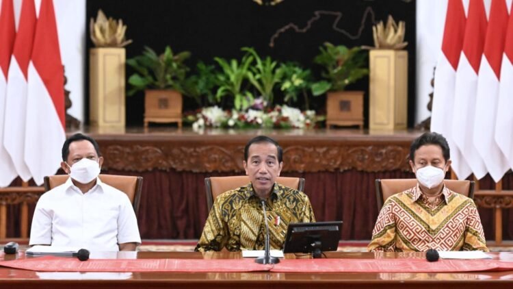 Pemerintah Resmi Cabut Kebijakan PPKM Mulai Hari Ini