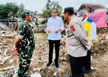 Presiden Berikan Arahan ke Pangdam dan Kapolda: Gerakkan TNI-Polri Bantu Bersihkan Puing