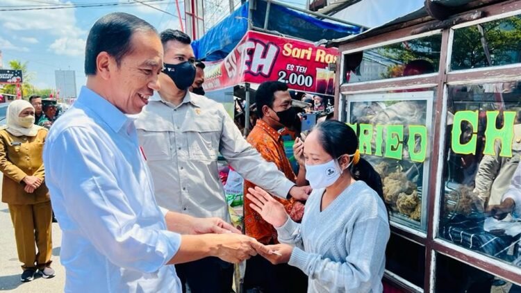 Presiden Joko Widodo dan Ibu Iriana Kunjungi Pasar Rejoso