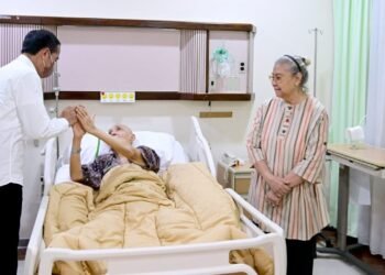 Presiden Jokowi Jenguk Try Sutrisno di RSPAD Gatot Soebroto