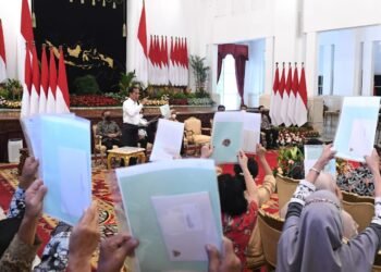 Presiden Jokowi Serahkan 1,5 Juta Sertifikat Hak Atas Tanah