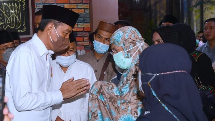 Presiden Jokowi Takziah ke Rumah Duka Almarhum Ferry Mursyidan Baldan