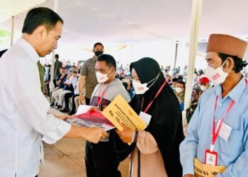 Presiden Serahkan Bantuan Stimulan Rumah Korban Gempa Cianjur