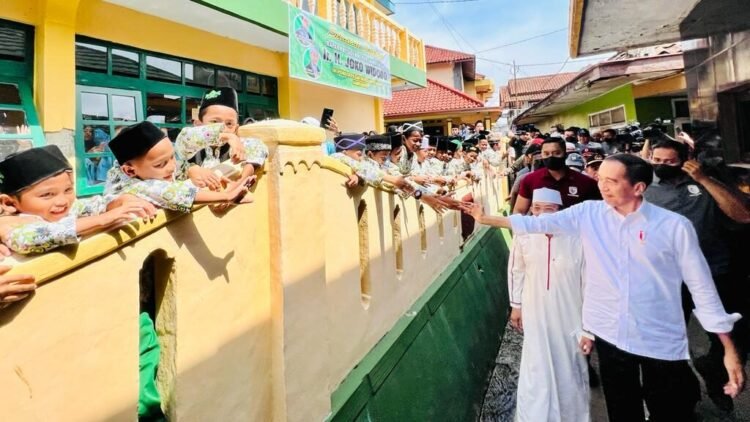 Presiden Tinjau Dampak Gempa di Ponpes Darul Falah Cianjur