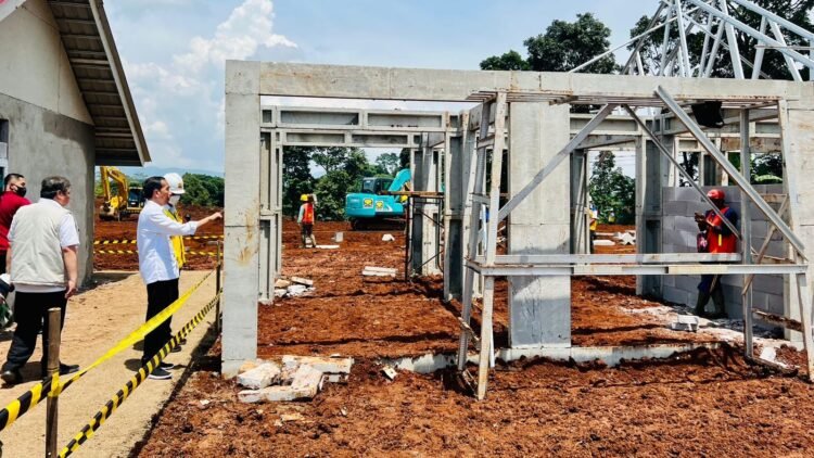 Presiden Tinjau Progres Pembangunan Rumah Tahan Gempa di Cianjur
