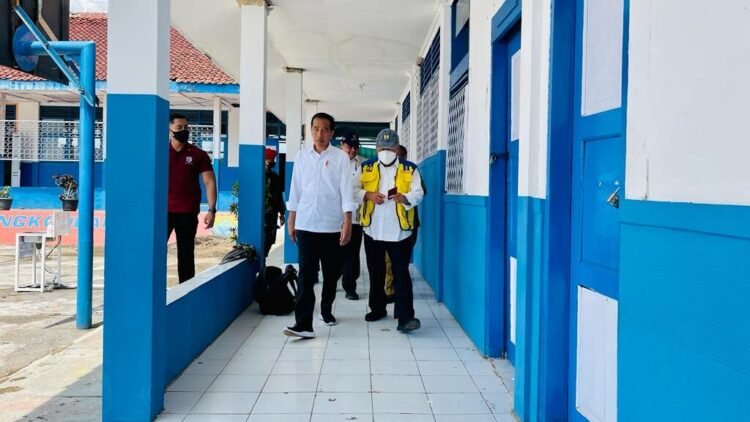 Tinjau SMPN 1 Warungkondang, Presiden: Rehabilitasi Segera Dimulai
