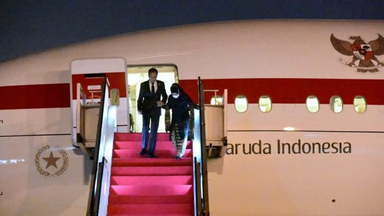Usai Lawatan ke Brussels, Presiden Jokowi dan Ibu Iriana Tiba di Tanah Air