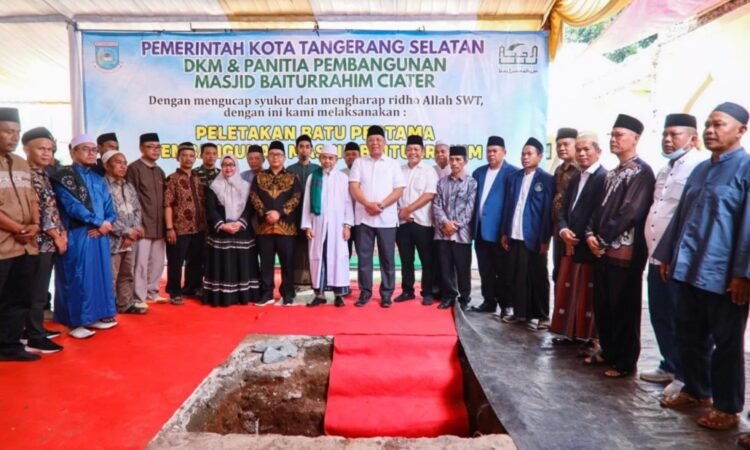 Wali Kota Benyamin Davnie Lakukan Peletakan Batu Pertama Pembangunan Masjid Baiturrahim