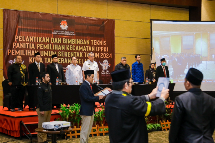 Pelantikan PPK Tangsel, Benyamin Davnie Harap Pelaksanaan Pemilu Berjalan Sesuai Aturan