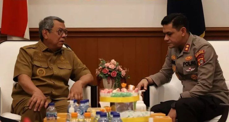 AKBP Faisal Febrianto menemui Wali Kota Tangsel Benyamin Davnie di rumah dinas