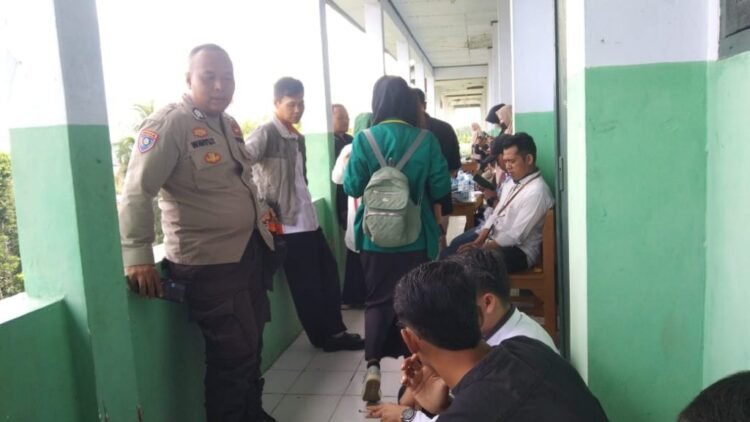 Anggota Polsek Rangkasbitung Laksanakan Pengamanan Kegiatan PPS Tes Wawancara