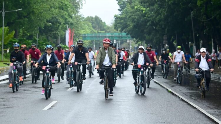 Awali Keketuaan ASEAN 2023, Presiden Bersepeda dan Jalan ke Bundaran HI
