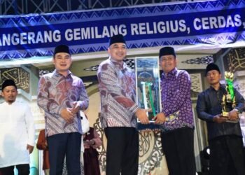 Zaki Tutup MTQ ke-53, Kecamatan Kosambi Angkat Tropi