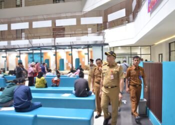 Hari Pertama Kerja Awal tahun 2023, Bupati Zaki Sidak Kantor Pelayanan