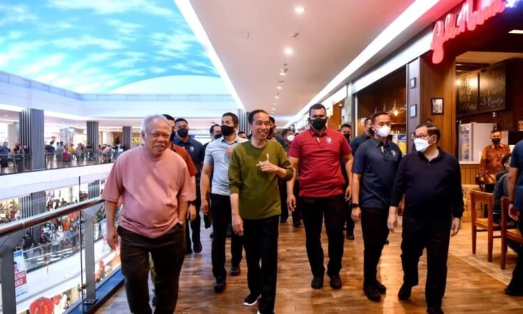 Saat Presiden Jokowi Kunjungi Pusat Perbelanjaan di Manado