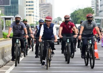 Presiden Jokowi Bersepeda di Kawasan CFD Sudirman-Thamrin