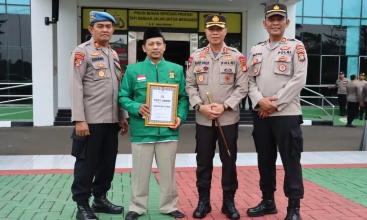 Polres Tangsel Berangkatkan Umroh Da’i Kamtibmas