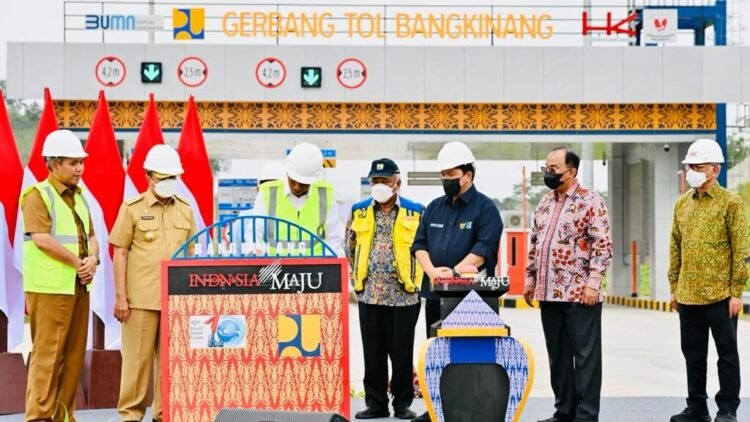 Presiden Joko Widodo Resmikan Jalan Tol Pekanbaru-Padang Seksi Pekanbaru-Bangkinang