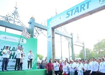 Presiden Jokowi Buka dan Ikuti Jalan Sehat Menuju 1 Abad Nahdlatul Ulama