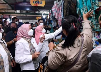 Tinjau Pasar Beringharjo, Ibu Iriana Jokowi dan Ibu Wury Dukung Produk UMKM Lokal