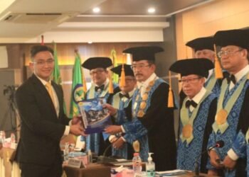 Andika Hazrumy Raih Gelar Doktor dari Unpas Bandung dengan Nilai Cum Laude
