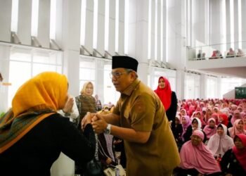 Hadiri Pengajian Gabungan Majelis Taklim se-Tangsel, Wali Kota Benyamin Davnie: Kita Ikuti dengan Khidmat