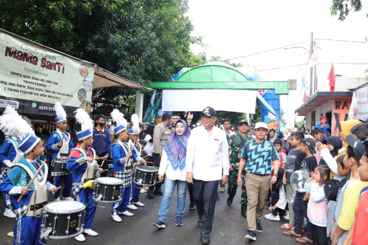 Wali Kota Tangerang Selatan Benyamin Davnie menghadiri HUT ke-42 Kelurahan Rengas