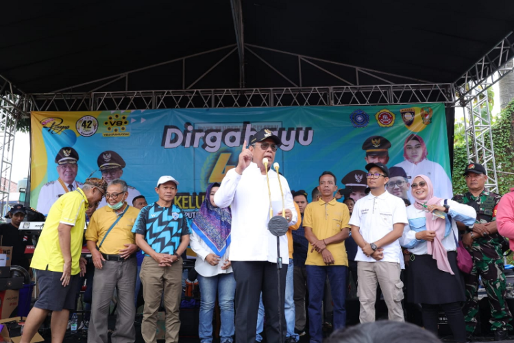 Wali Kota Benyamin Davnie Hadiri HUT ke-42 Kelurahan Rengas