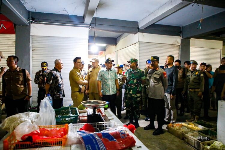 Pilar Saga Ichsan Pimpin Penertiban Pasar Ciputat, Warga Berikan Apresiasi