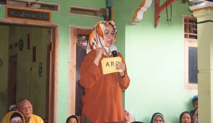 Kunjungi Kecamatan Bojong Manik, Airin Rachmi Diany Disambut Antusias Warga