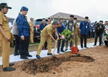 Pj Gubernur Banten Al Muktabar Ajak Ciptakan Lingkungan Sekolah Go Green