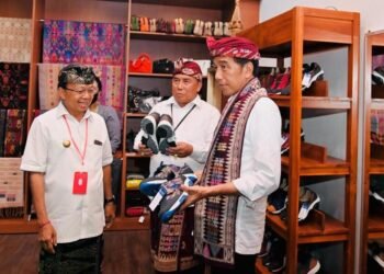 Presiden Beli Sepatu Baru, Model Kets dengan Khas Tenun Bali