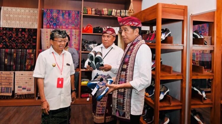 Presiden Beli Sepatu Baru, Model Kets dengan Khas Tenun Bali
