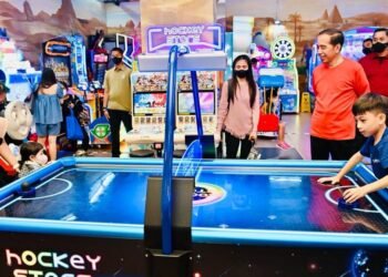 Presiden Jokowi Berakhir Pekan dengan Cucu