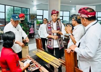 Presiden Jokowi Kunjungi Sentra Tenun Kabupaten Jembrana
