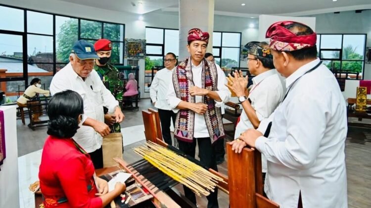 Presiden Jokowi Kunjungi Sentra Tenun Kabupaten Jembrana