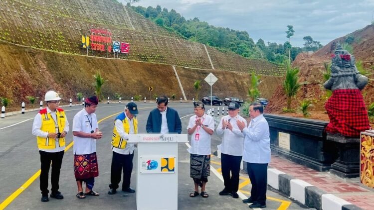 Presiden Jokowi Resmikan Jalan Pintas Batas Kota Singaraja-Mengwitani