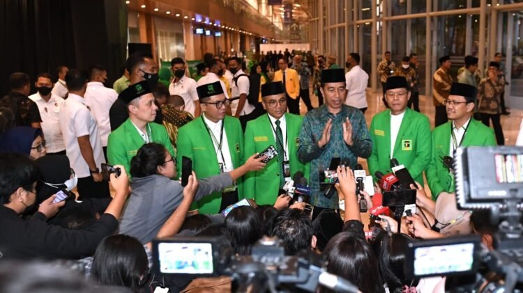 Presiden Jokowi Minta Ketum PSSI Erick Thohir Lakukan Reformasi Persepakbolaan Nasional