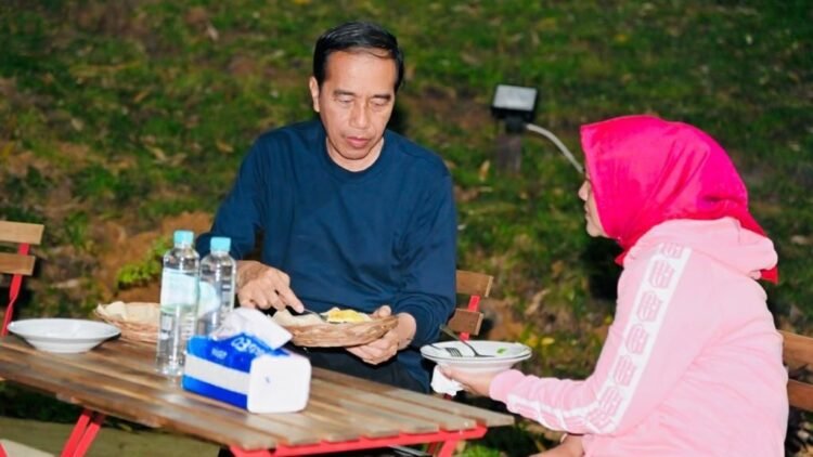 Presiden bersama Para Menteri Makan Nasi Goreng hingga Mi Godog di Tengah Alam IKN
