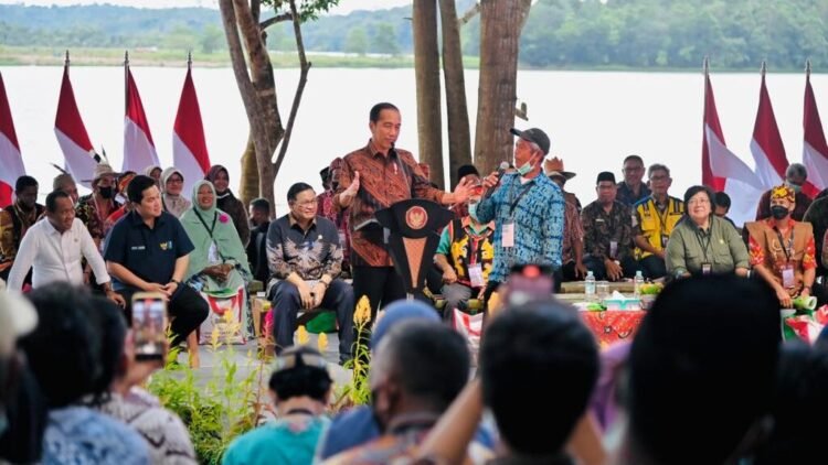 Serahkan SK Hutan Sosial dan TORA, Presiden Jokowi: Manfaatkan untuk Kesejahteraan