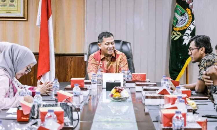 Wakil Ketua DPRD Banten Budi Prajogo Terima Audiensi LBH Paham Banten