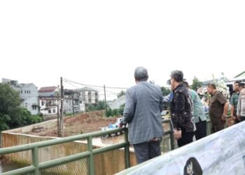 Benyamin Davnie Resmikan Pembangunan Turap Kali Puri Bintaro Indah