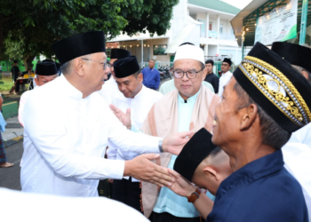 Wali Kota Benyamin Davnie Ikuti Salat Subuh Berjamaah di Masjid Dzarratul Muthmainnah Komplek Batan Indah