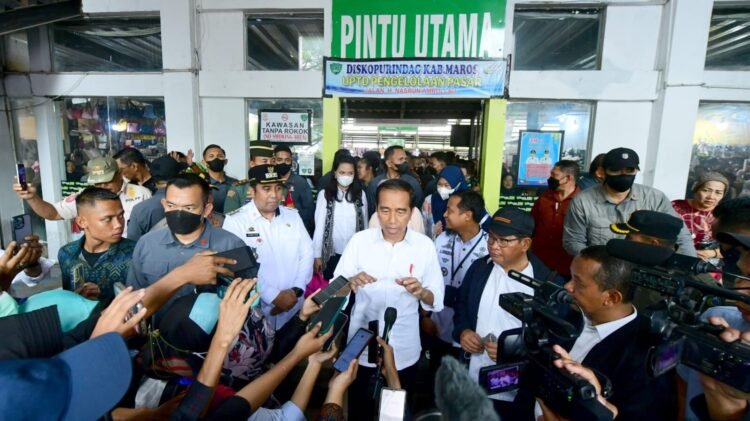 Beli Cabai di Maros, Presiden: Saya Mau Bandingkan Pedas Mana sama di Jakarta