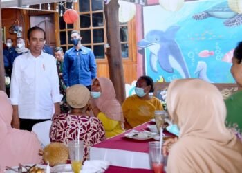 Diajak Makan Siang oleh Presiden Jokowi, Masyarakat: Senang Banget