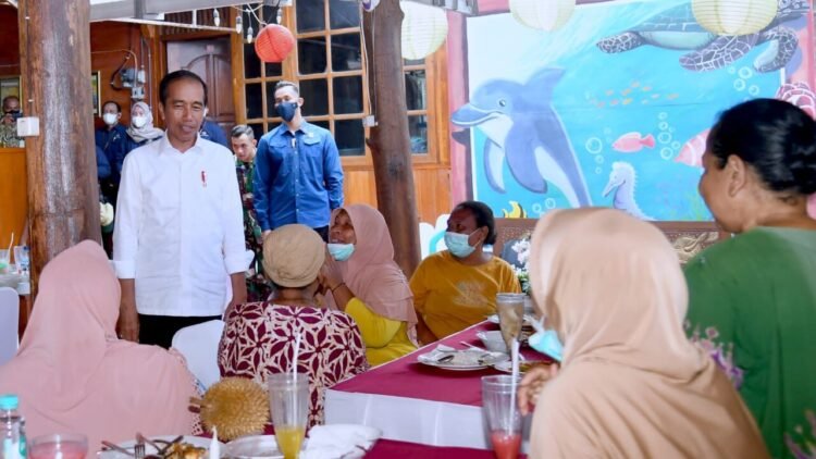 Diajak Makan Siang oleh Presiden Jokowi, Masyarakat: Senang Banget
