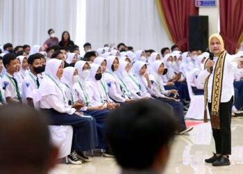 Ibu Iriana Tinjau Sosialisasi Penanggulangan Sampah dan Antinarkoba bagi Generasi Muda