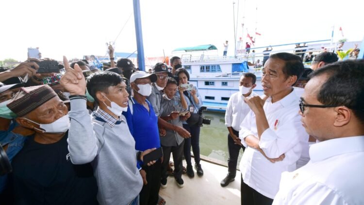 Kunjungi Desa Pajukukang, Presiden Tampung dan Serap Aspirasi Para Nelayan